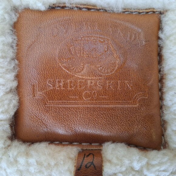 Overland sheepskin coat w removable hood - Picture 7 of 7